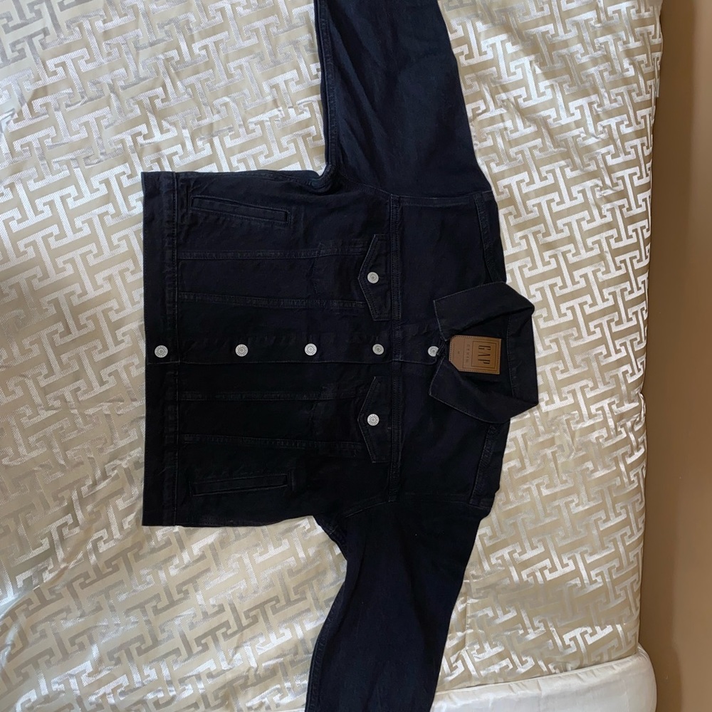 Gap black denim jacket women’s cropped size medium